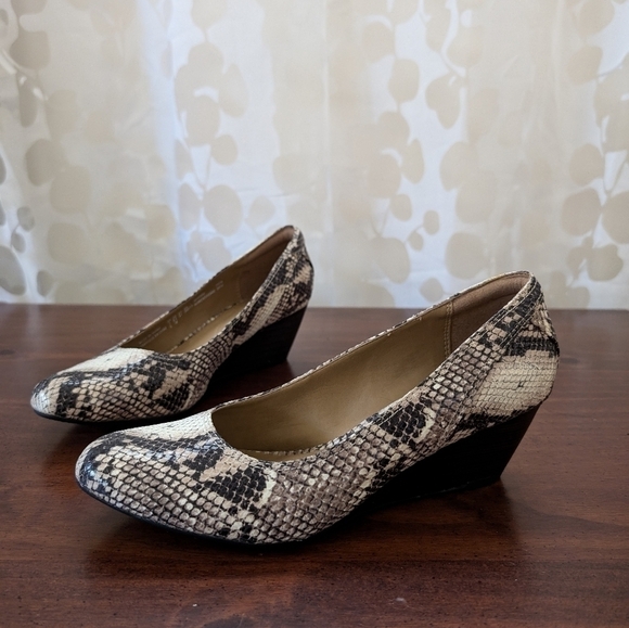 ✨ Clarks Women’s Faux Leather Wedge Pumps – 9.5M, Reptile Print Comfort Heels 👠 - Picture 5 of 11